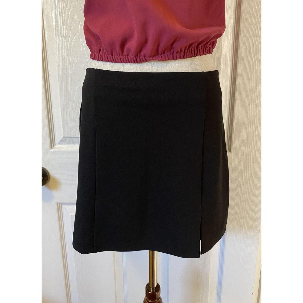 Forever 21 Black Mid-Rise Mini Skirt with Slit & Side Zipper Large